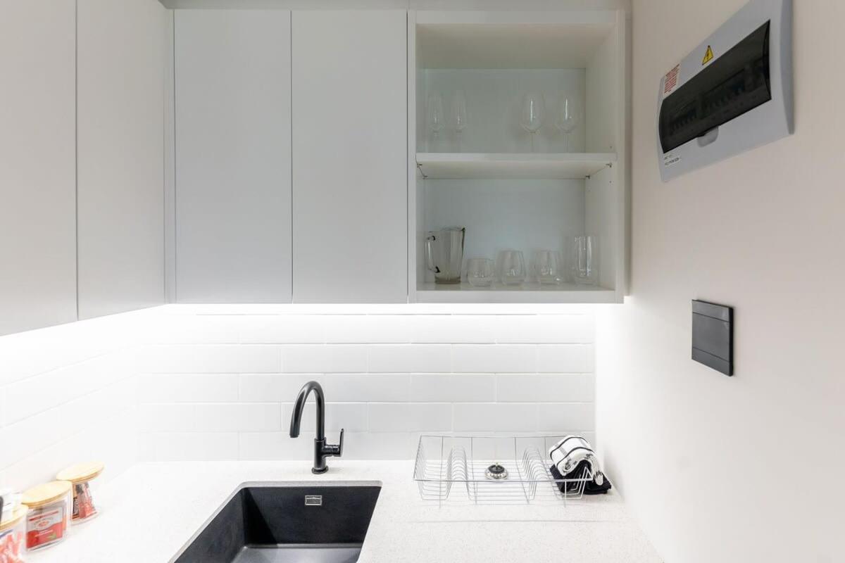 Apartment 401 Marvol On Hall *
